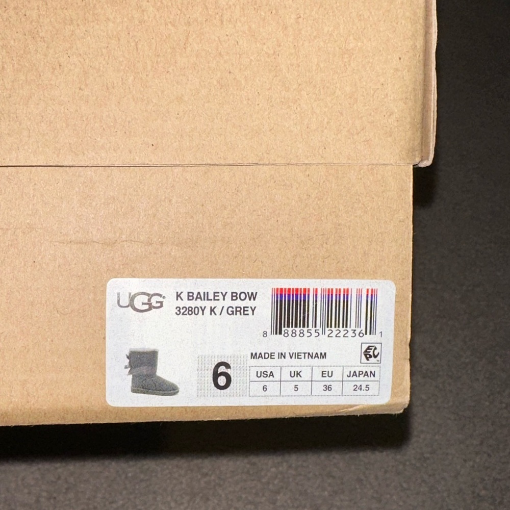 Ugg Bailey Bow- Grey Never Worn
